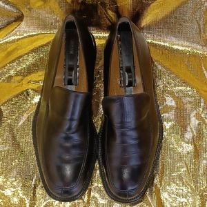 BOSTONIAN BLACK LEATHER SLIP-ONS MADE IN ITALY 11 M EXCELLENT CONDITION
